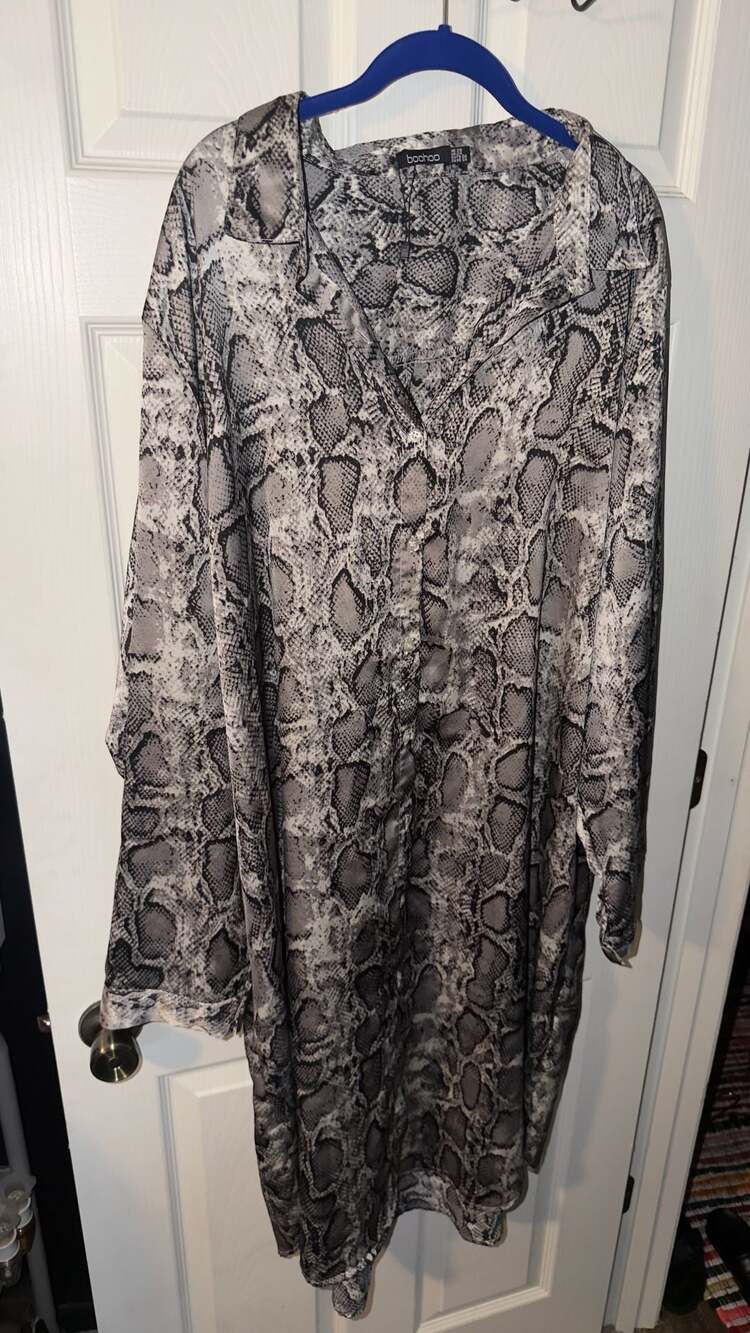 Boohoo Snake Print Long Sleeve Button Down Shirt Dress